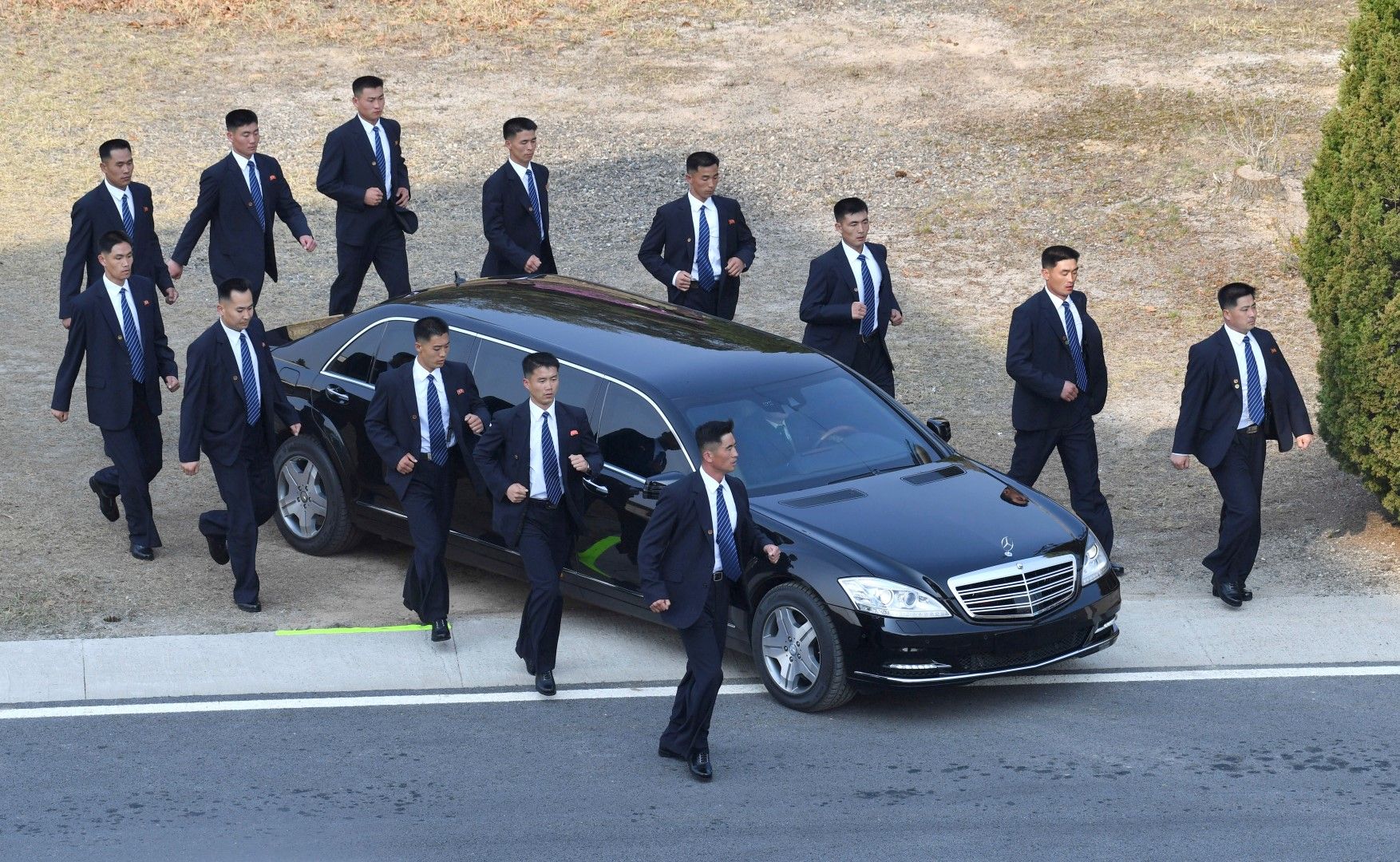 Ким Чен-ун отпътува към мястото на срещата