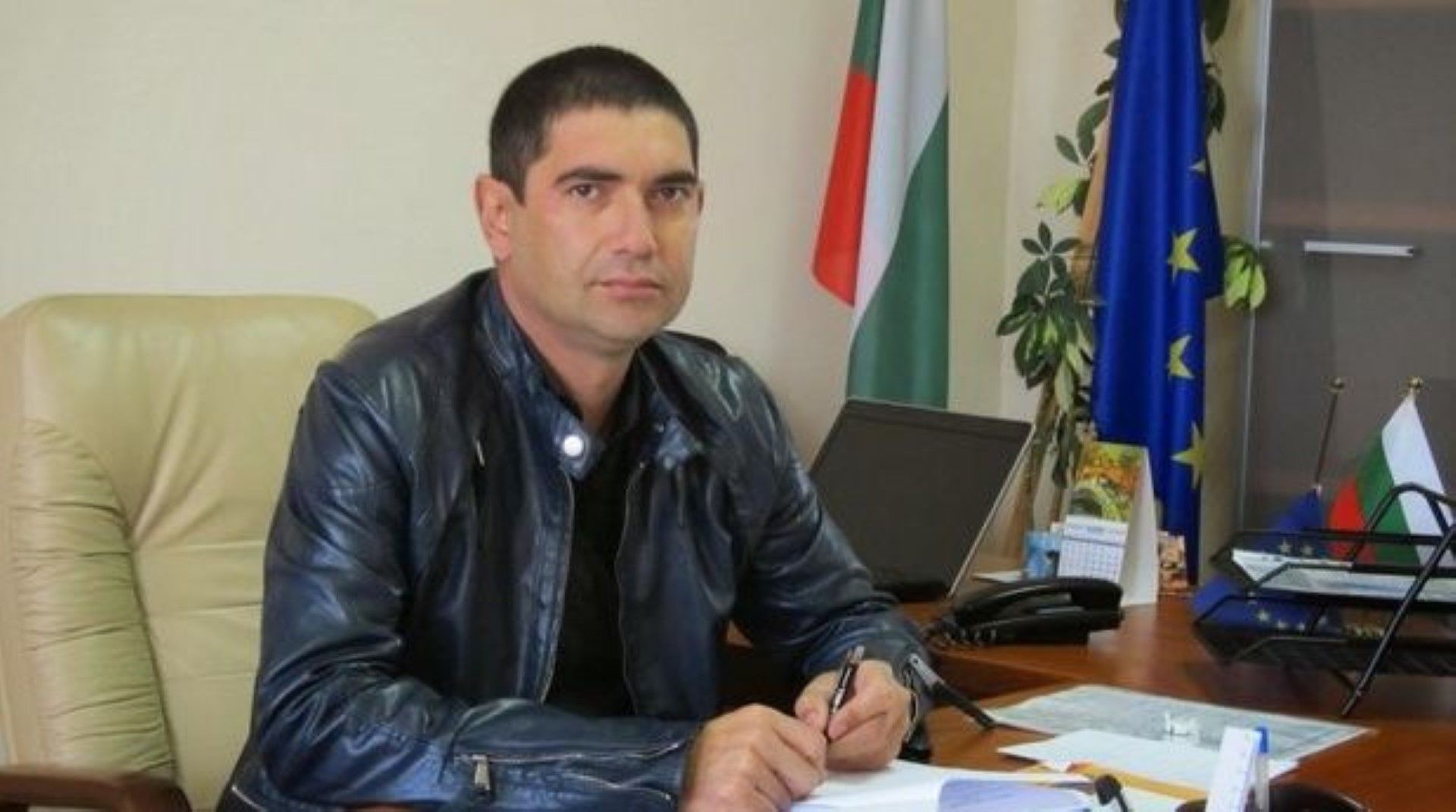 Лазар Влайков първо бе отстранен, а след това върнат от съда в Общинския съвет на Септември