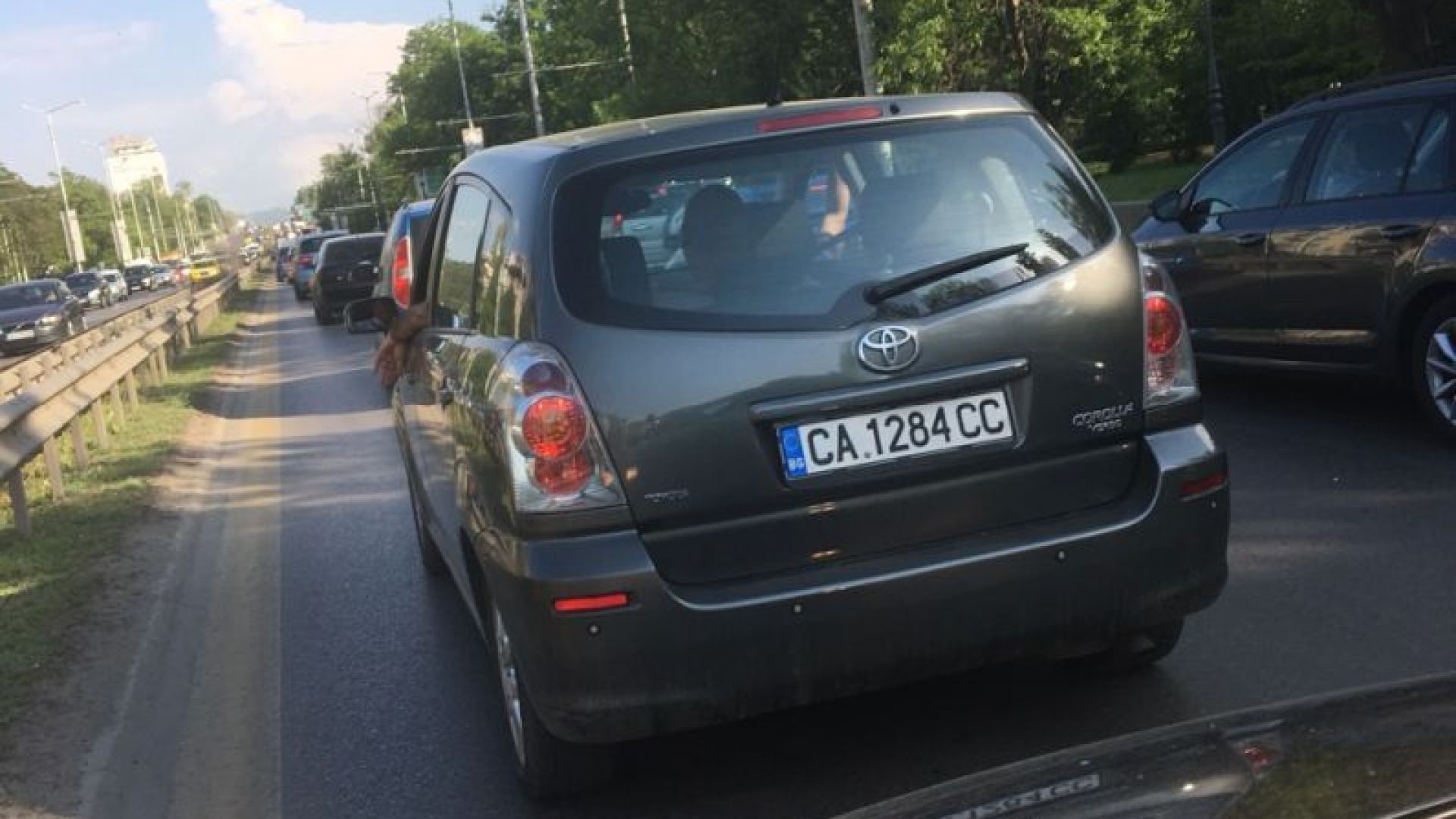 Верижна катастрофа блокира "Цариградско шосе" в София