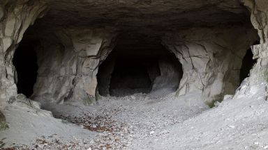 Извадиха полумъртви баща и син от пещера край Пловдив