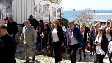 Йотова: България да продължи диалога с Турция за тракийските бежанци