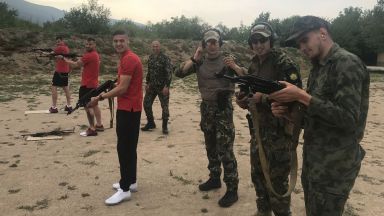 Играчите на ЦСКА грабнаха оръжието