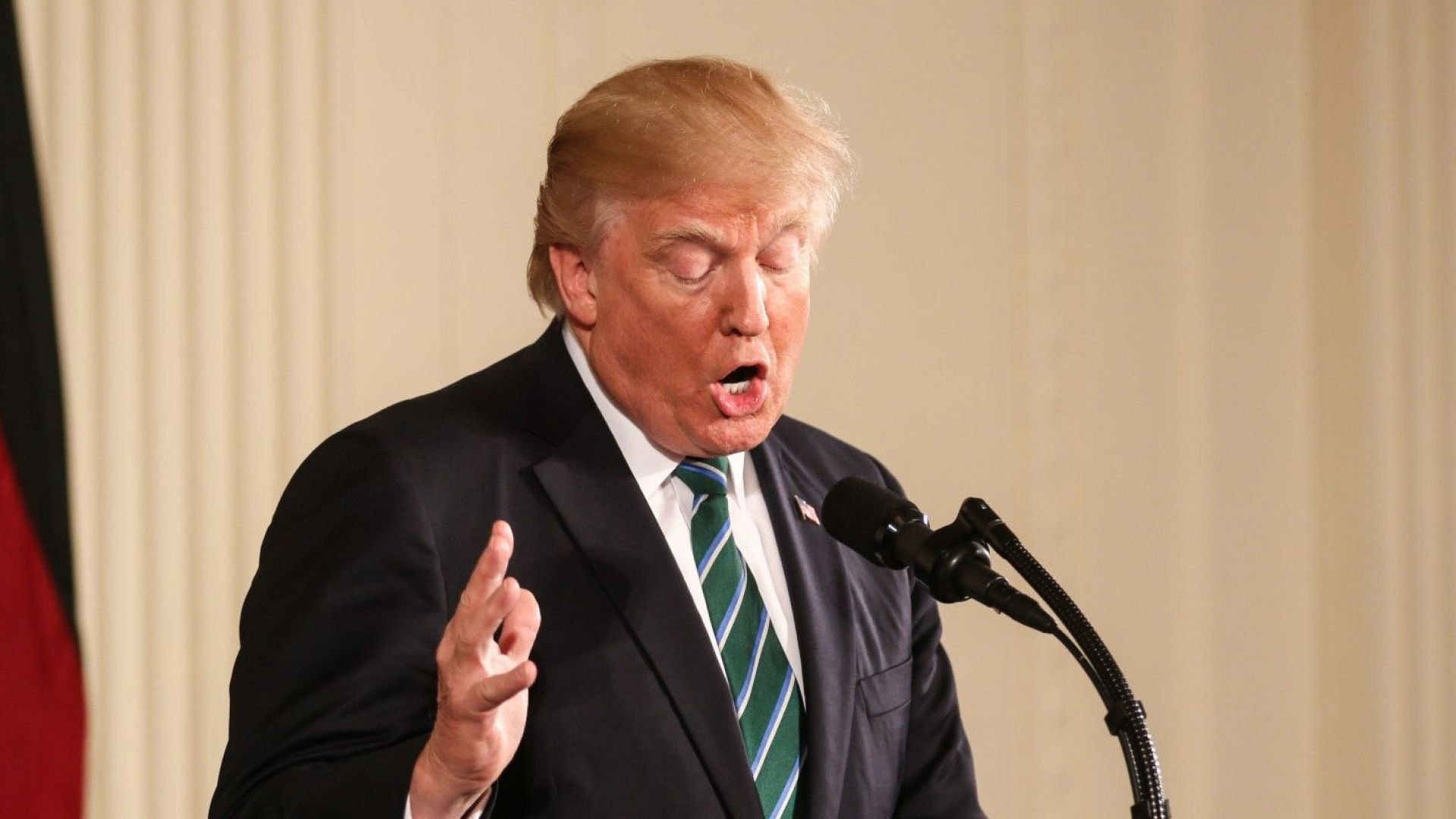 Иранският министър на външните работи Мохамад Джавад Зариф е получил