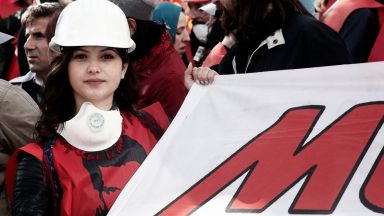 "Червено" първомайско шествие против корупцията и мизерията