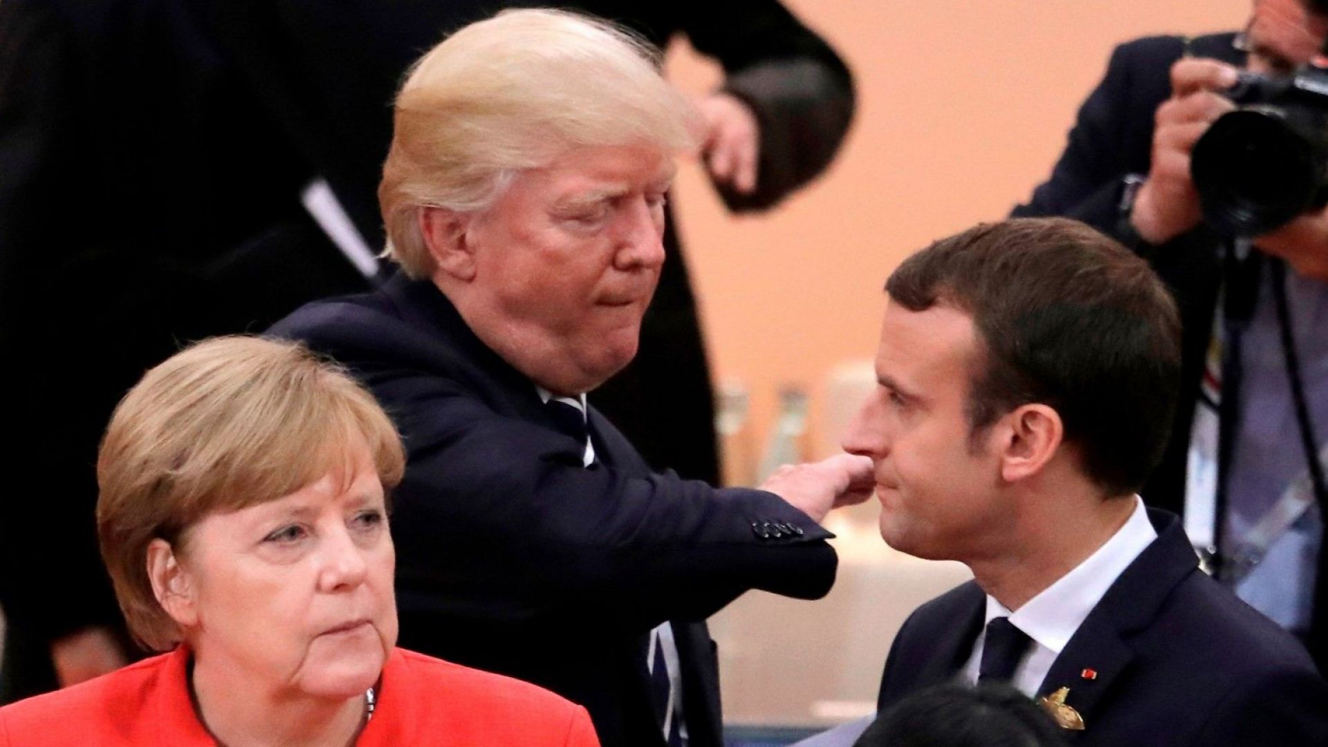 Близо 10 000 души от силите за сигурност ще се