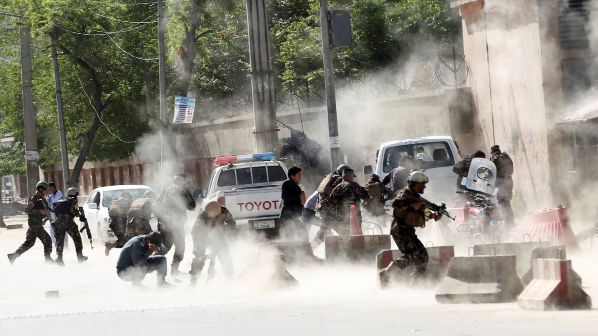 11 деца и няколко журналисти загинаха при атентати в Афганистан 