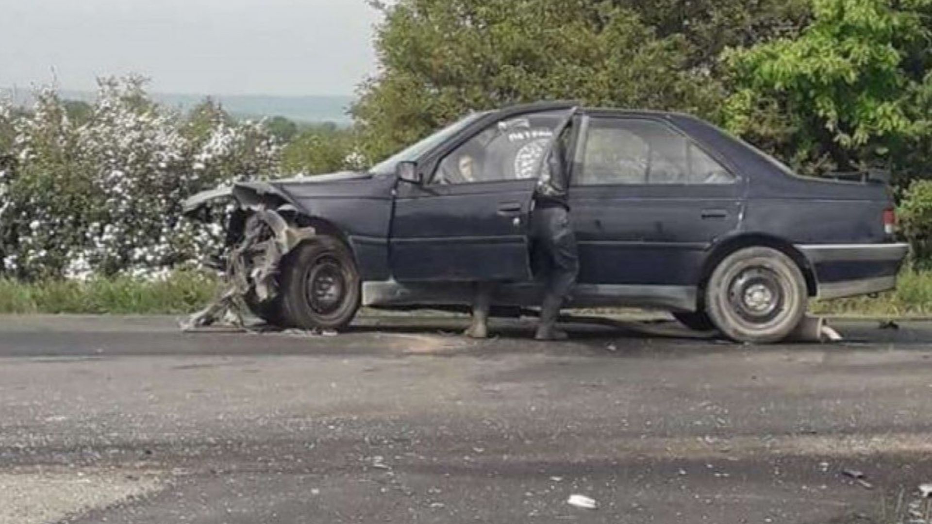 Мъж загина, жена е тежко ранена при жесток сблъсък на пътя