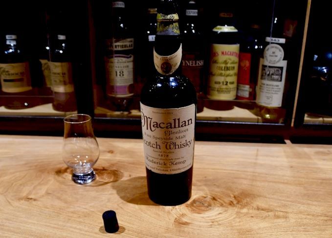 Така една бутилка от 70 сантилитра уиски няма да може да се продава под 14 британски лири или 15,60 евро