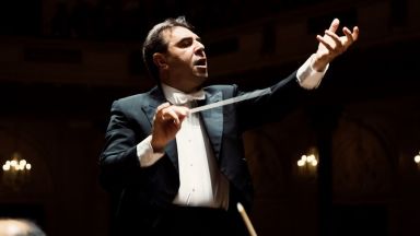 Уволниха главния диригент на Кралския оркестър на Амстердам заради обвинения в сексуално посегателство