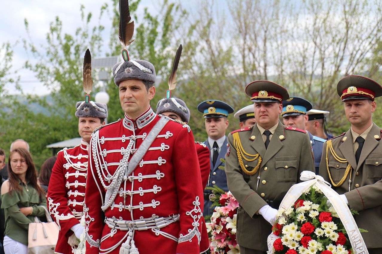 Отдаване на почит пред Българския военен мемориал в Ново село