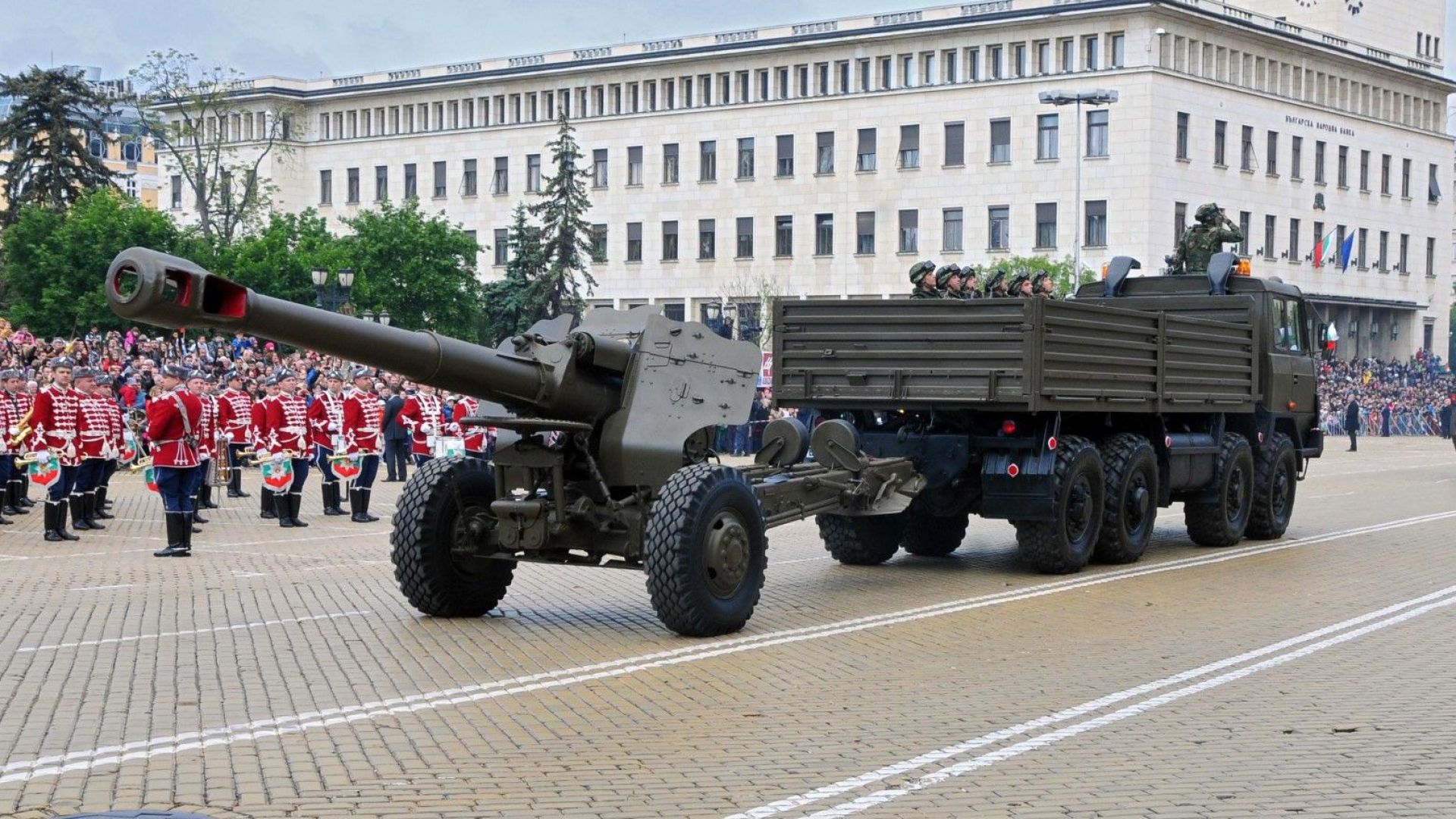 Във връзка с подготовката за военния парад в Деня на
