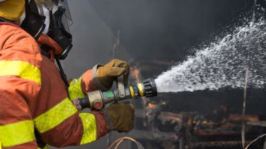 Огнеборци потушиха пожар тази нощ на регионалното депо за отпадъци