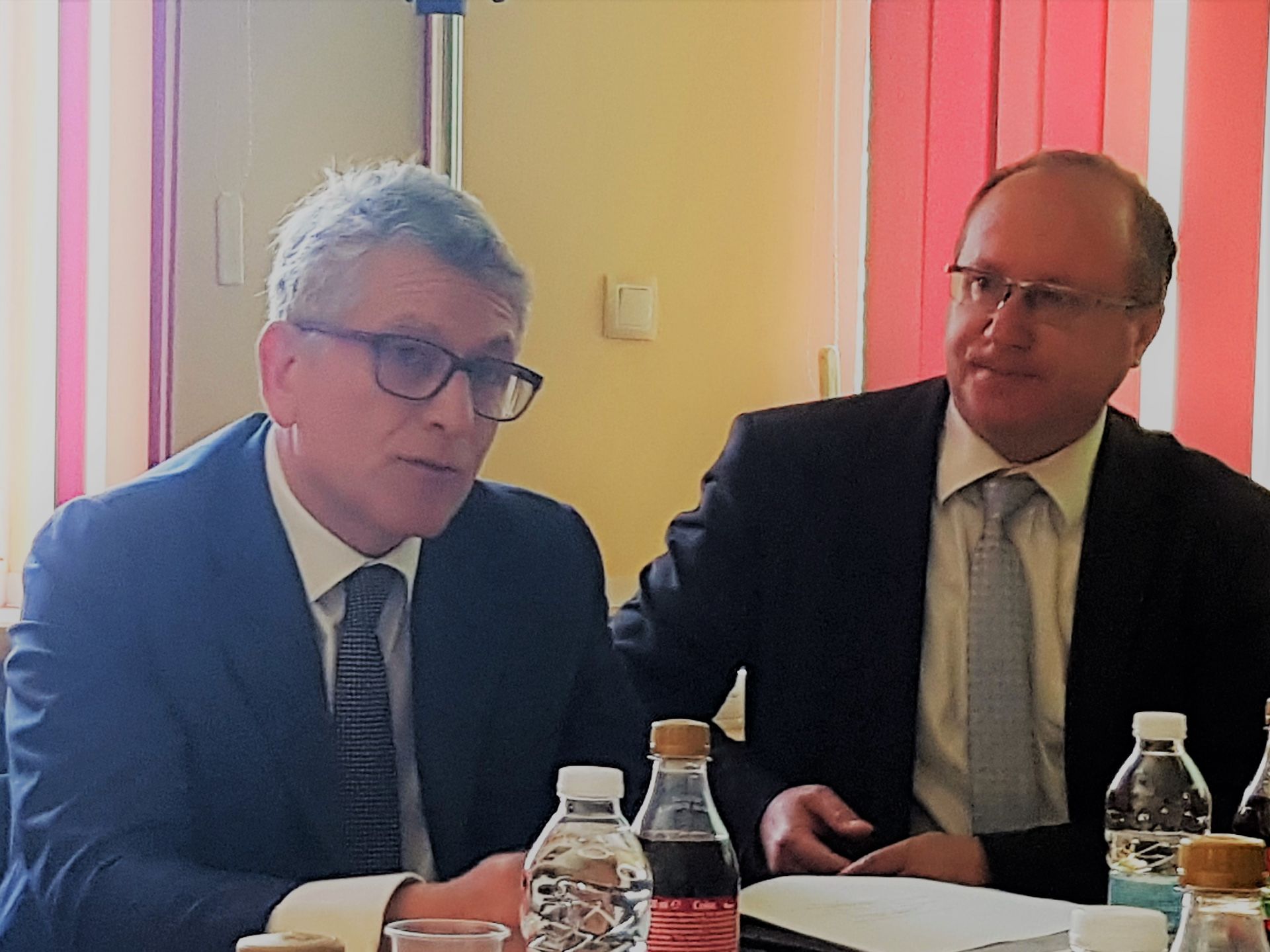 Доц. Димитър Тонев (вдясно) с Герасимос Томас - Заместник Генерален Директор на отдел "Енергетика" Европейска комисия