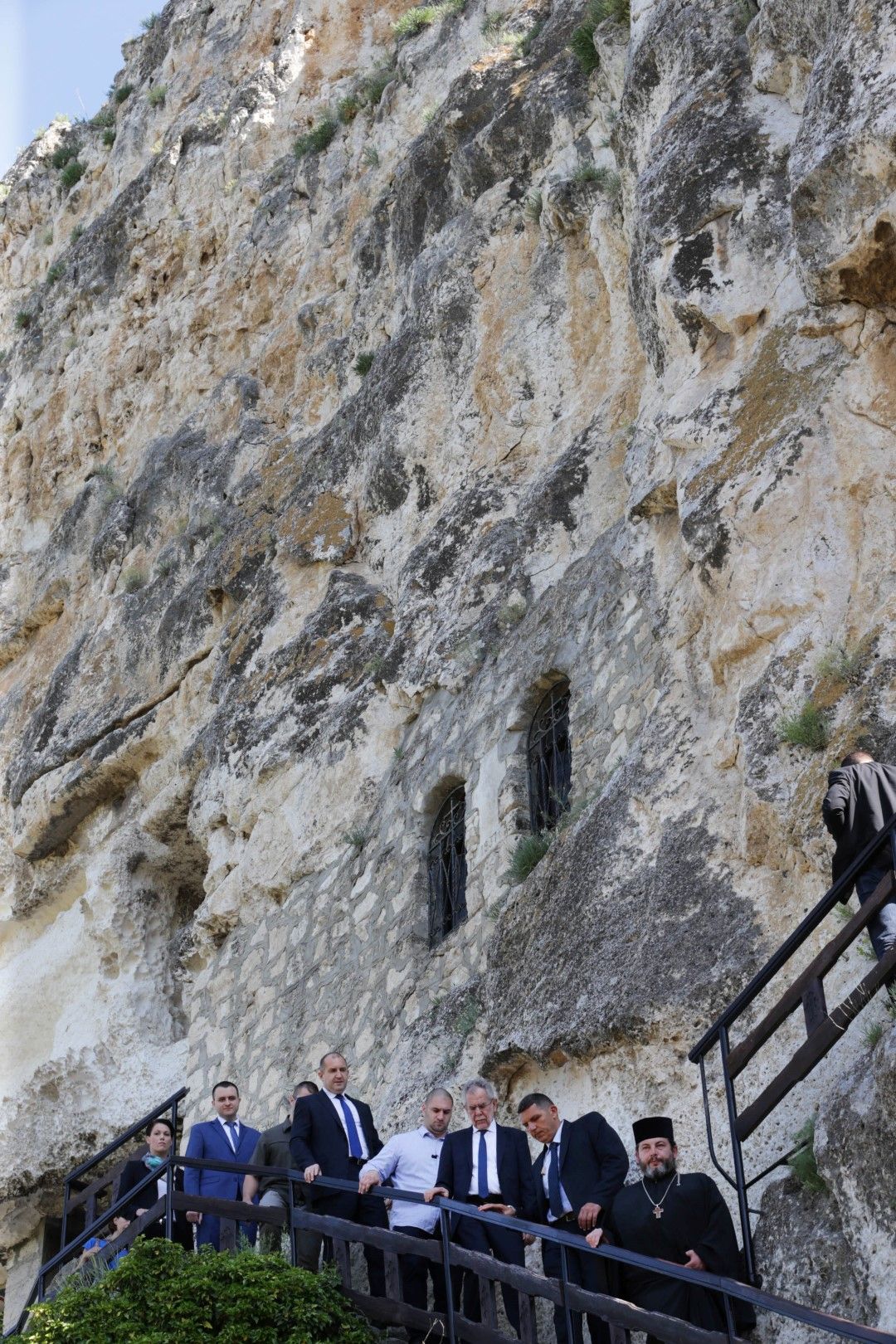 Румен Радев и Александър Ван дер Белен посетиха скалния манастир „Св. Димитър Басарбовски“