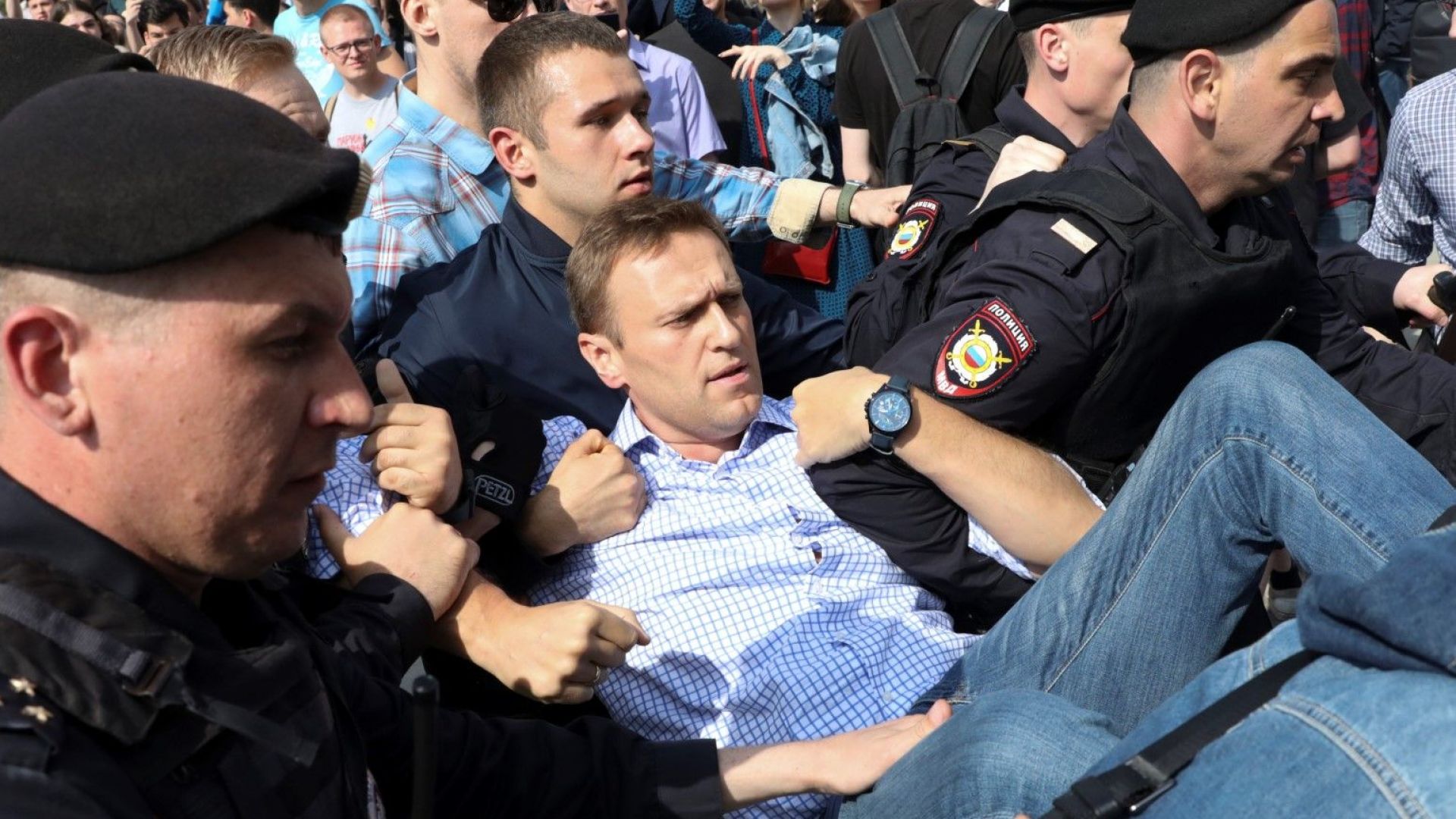 Алексей Навални и още над 1000 са арестувани при протести срещу Путин