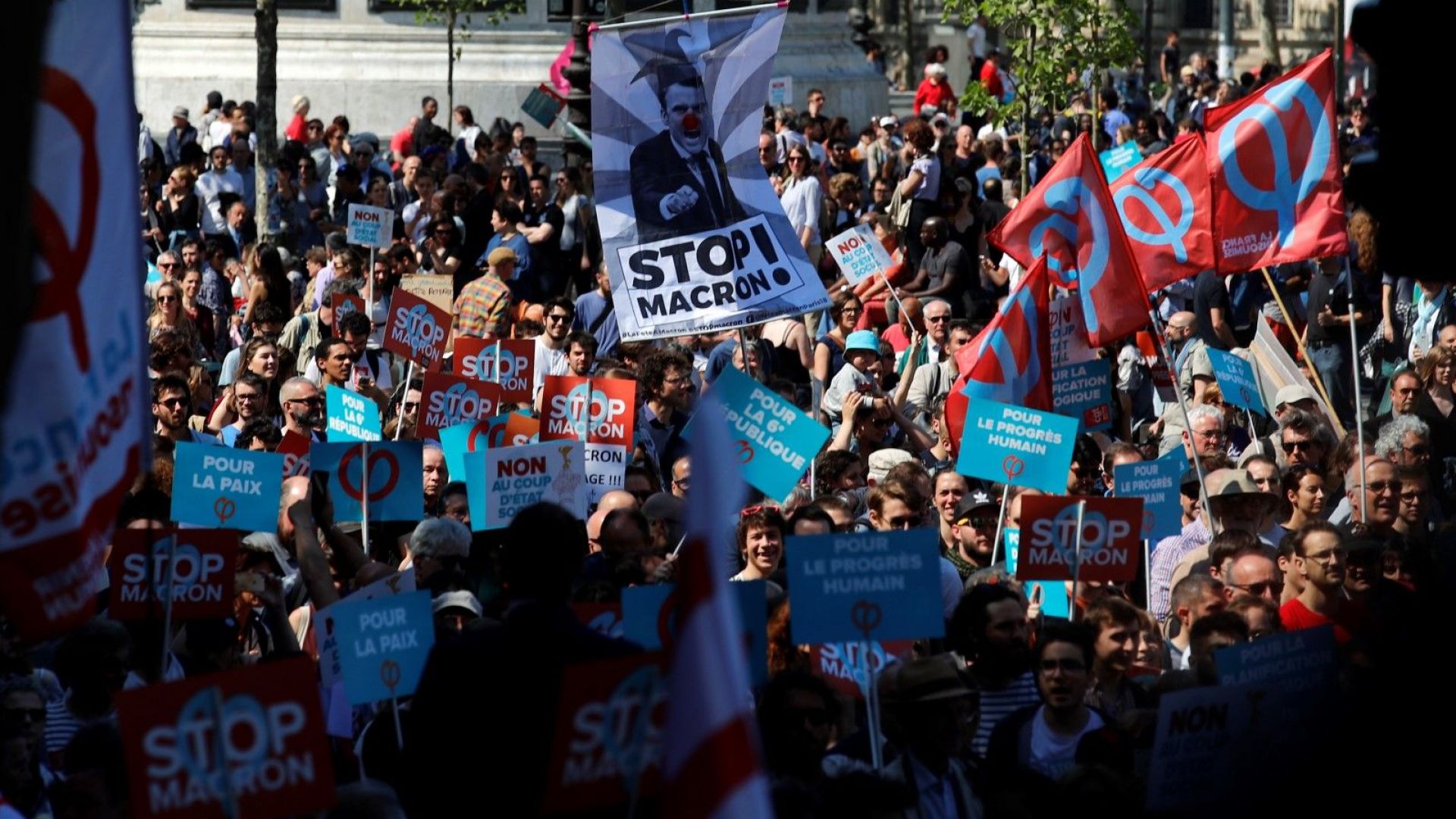 Десетки хиляди на шествие срещу Макрон в Париж 