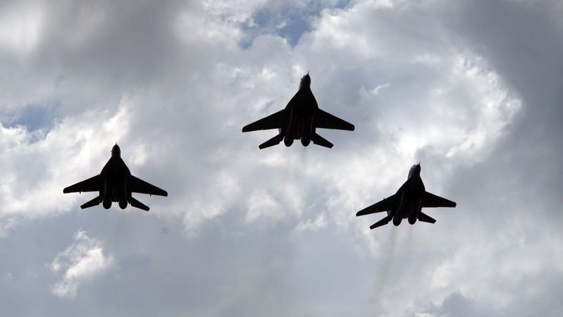 От Министерството на отбраната изпратиха кадри снимани по време на