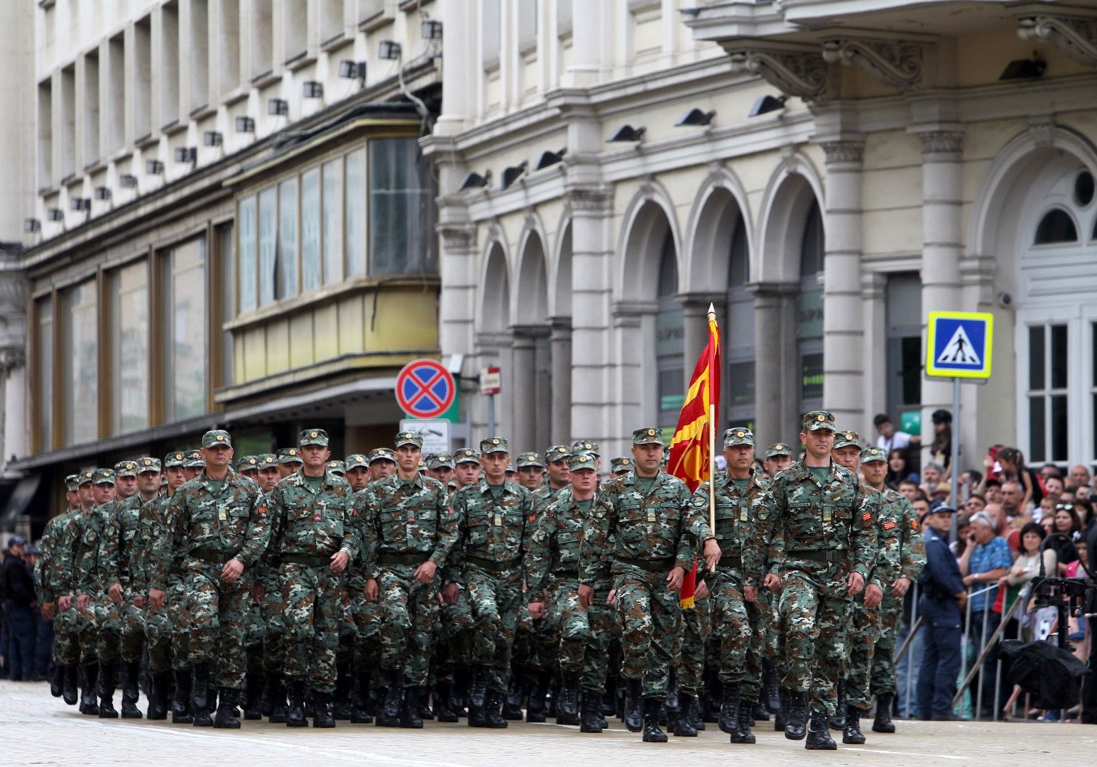 За първи път македонска рота участва в парада