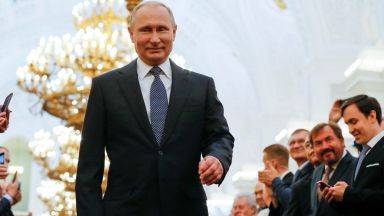 Путин официално пое четвъртия мандат, Медведев пак ще е премиер