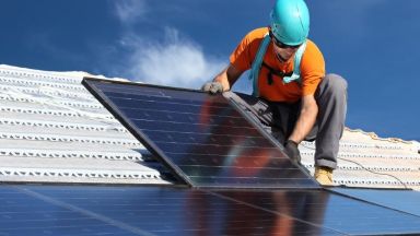 Слънчевите инсталации на покривите могат да се удвоят до близо 95 GW за 3 години