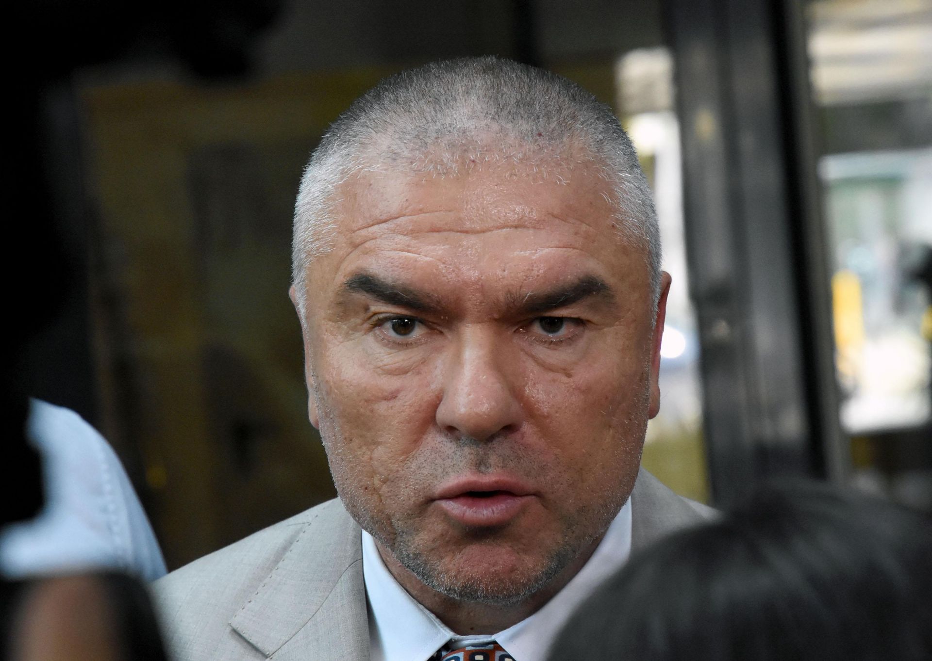 Веселин Марешки нарече военния министър политически измамник