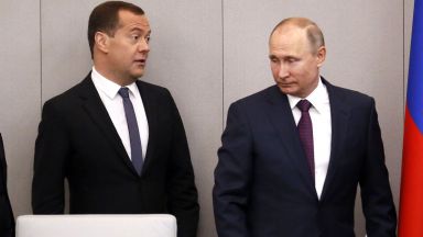 Путин пак наложи Медведев за премиер, ще харчат още 8 трилиона 
