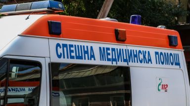3-ма ранени след удар между лек автомобил, такси и автобус във Варна