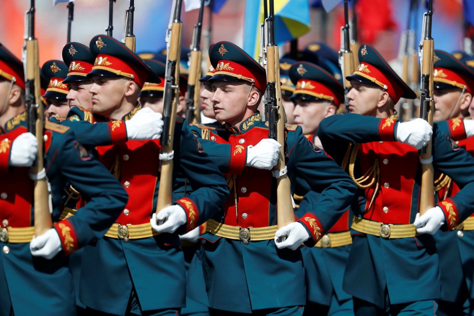 Руски войници маршируват