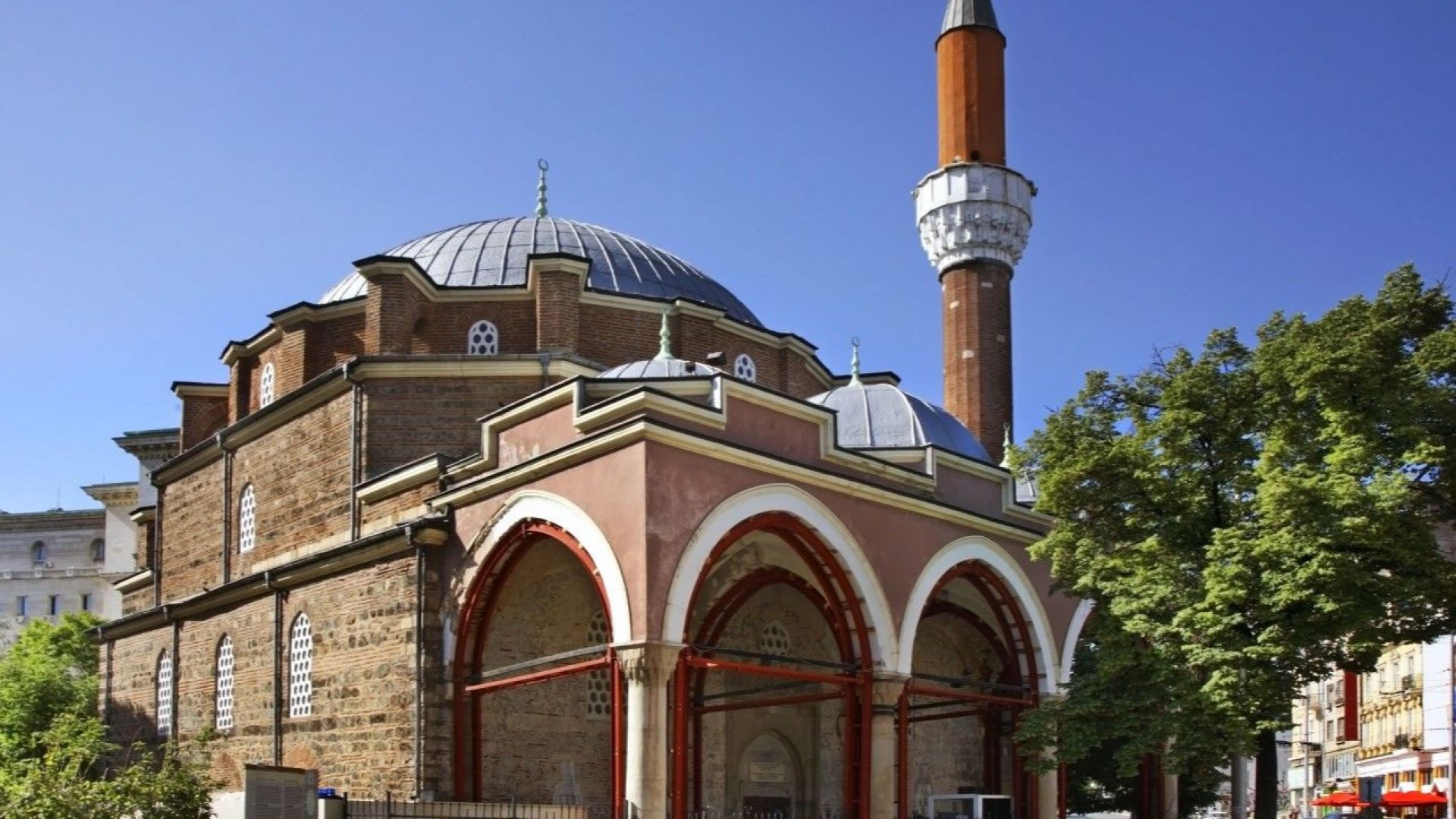 Свещеният месец Рамазан започва днес за мюсюлманите които ще празнуват