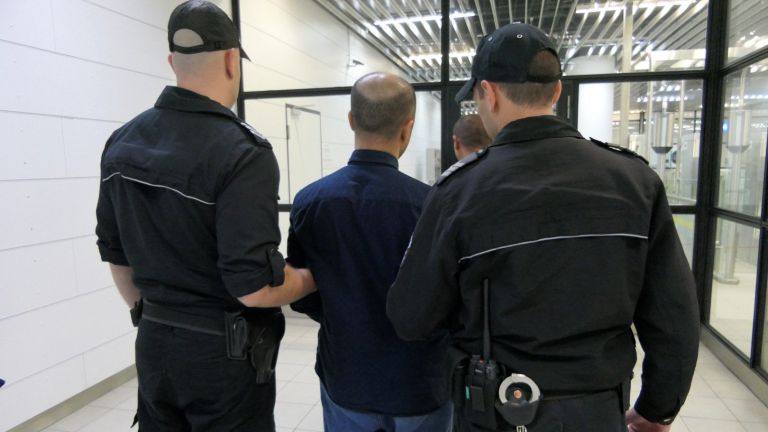 Екстрадираха от България мароканец, издирван за тероризъм
