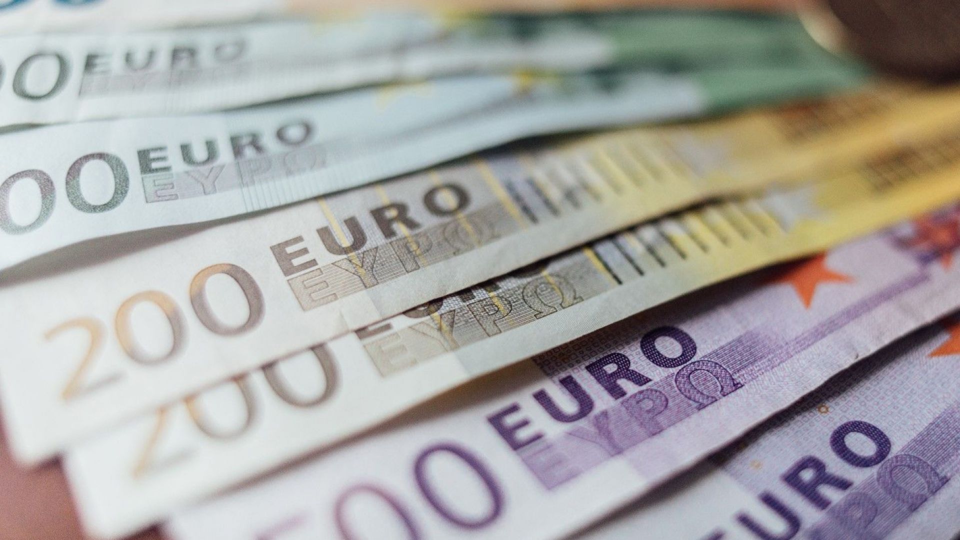 Съд в Солун отсъди днес че мерките за икономии предвиждащи