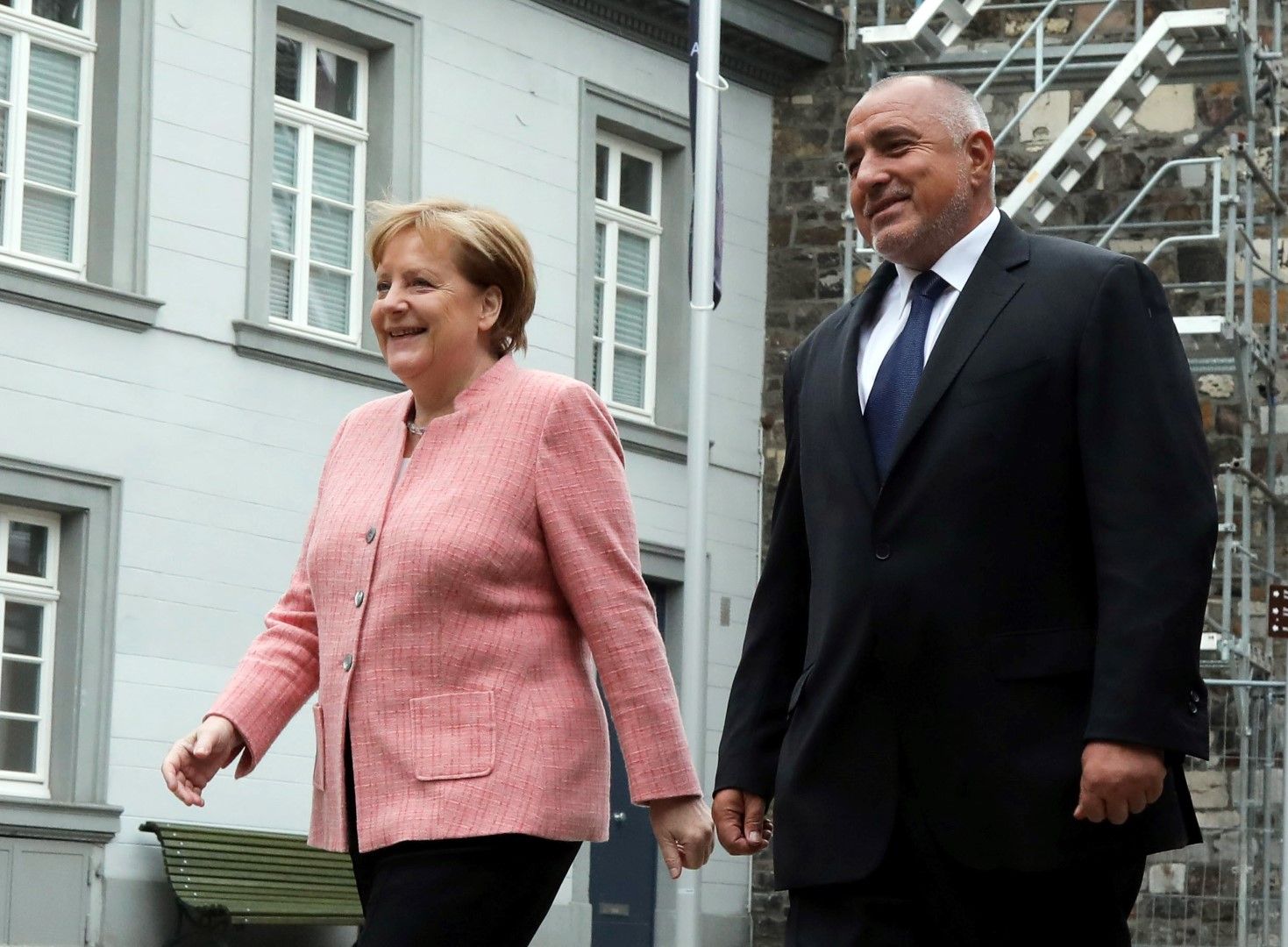 Германският канцлер и българският премиер вървяха един до друг