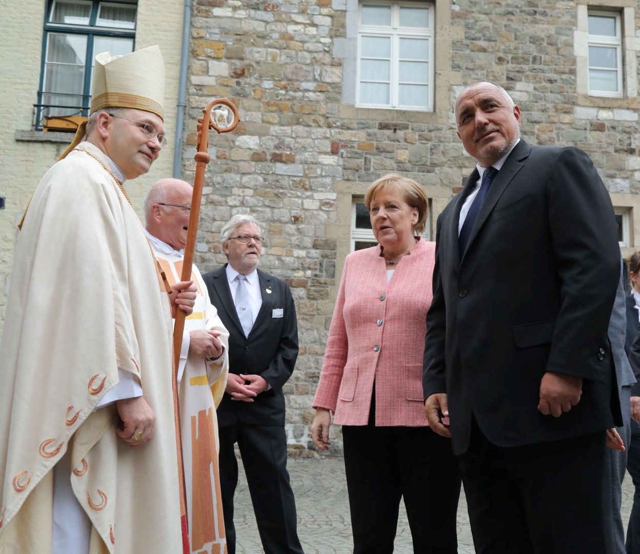 Борисов и Меркел в катедралата на Аахен