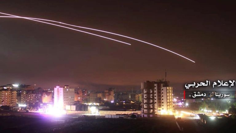 Атаката на Израел срещу ирански обекти: 2 часа, 28 Ф-16, 70 ракети, 23-ма убити (видео)