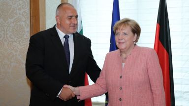 Борисов обсъжда 40 минути с Меркел казуса със Северна Македония
