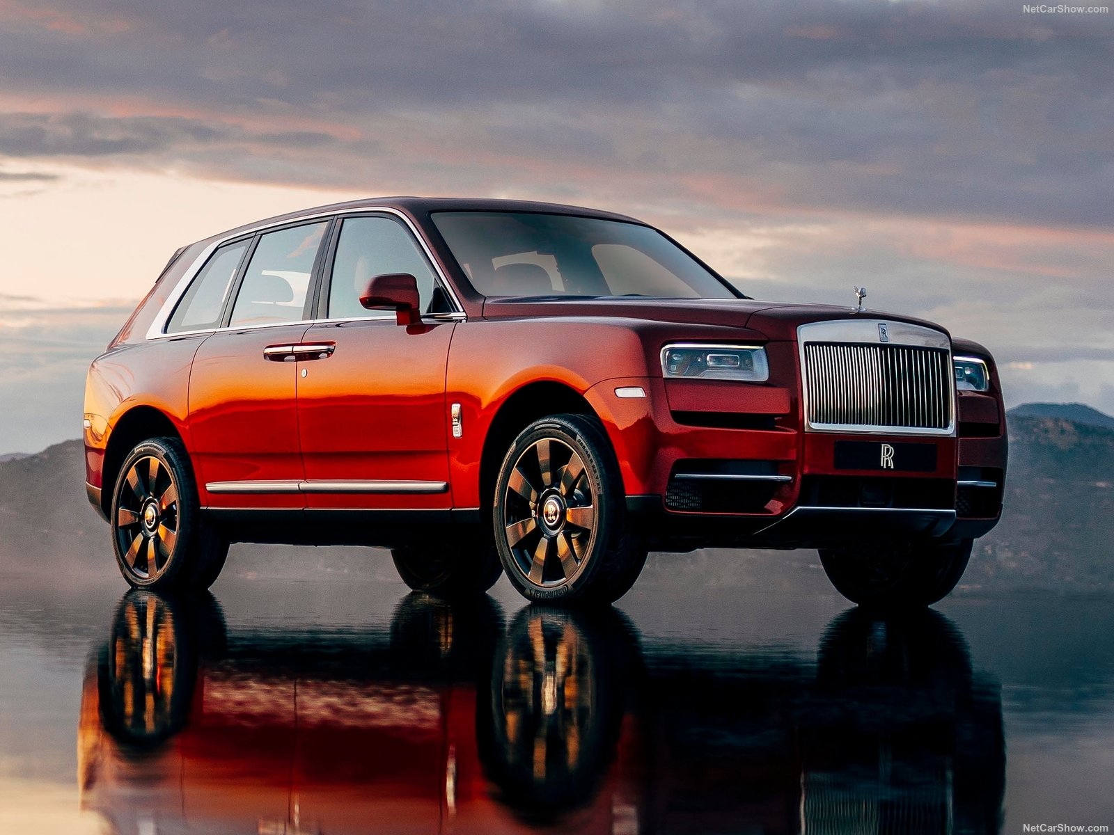 Rolls-Royce представи първият си джип