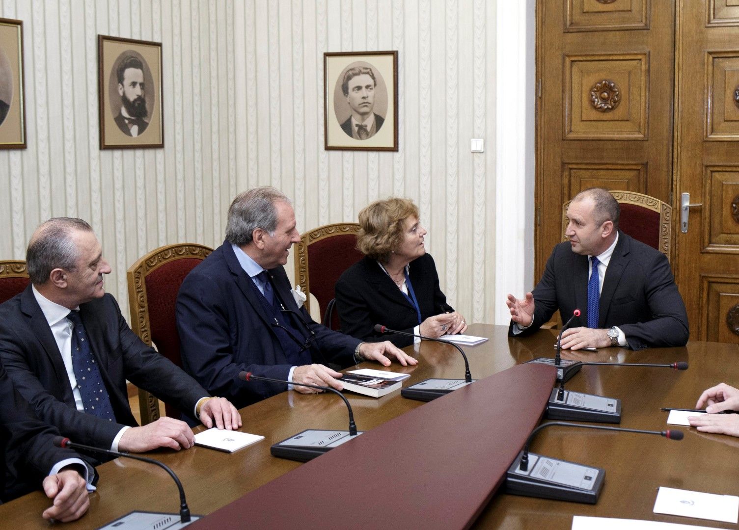 Президентът Радев се срещна с адвоката на Сергей Антонов - Джузепе Консоло