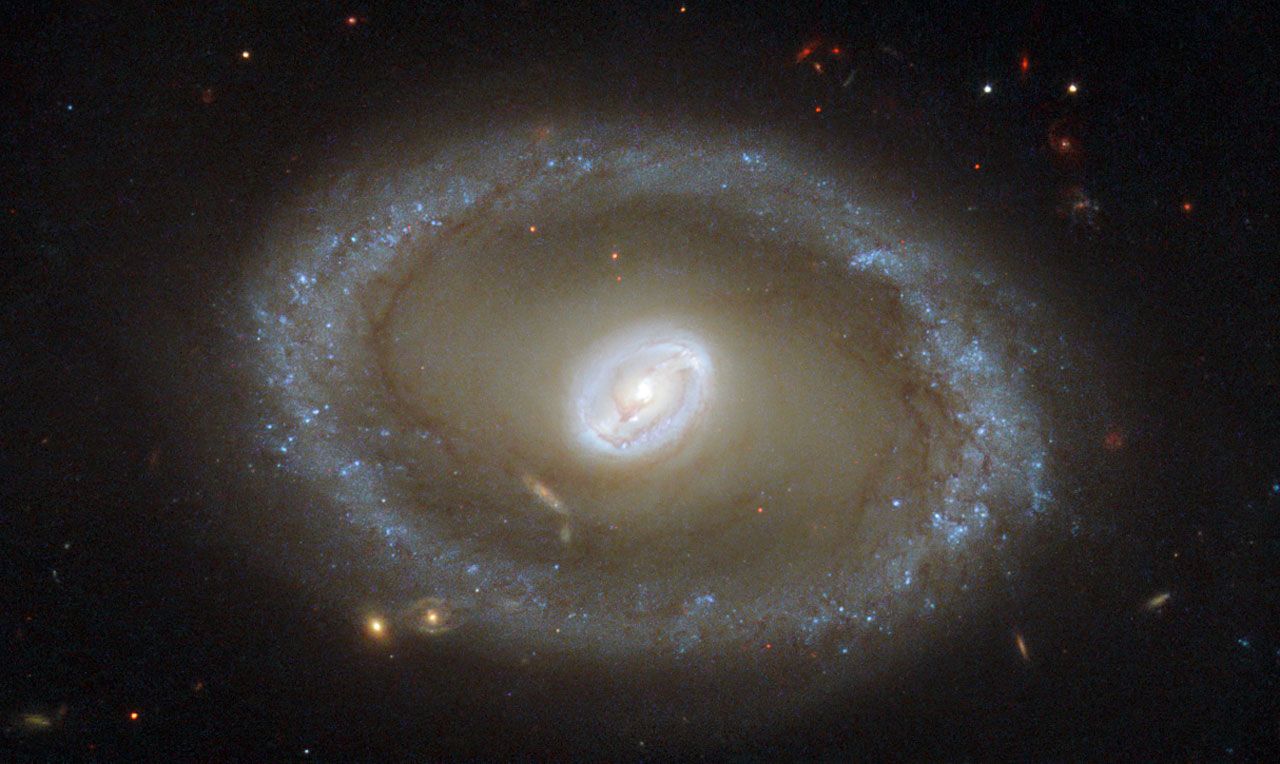 Галактиката NGC 3081