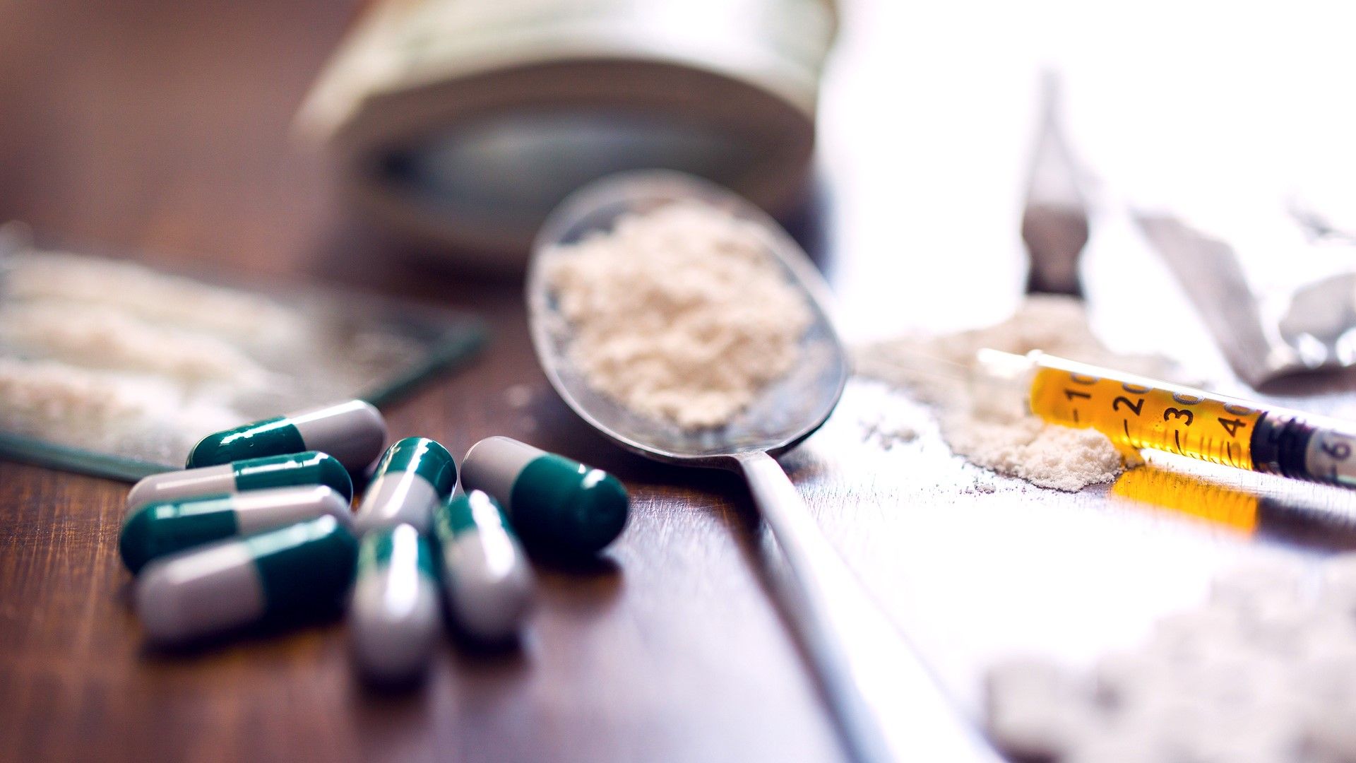 Служители на ГДНП и СДВР откриха наркотици в заведения при