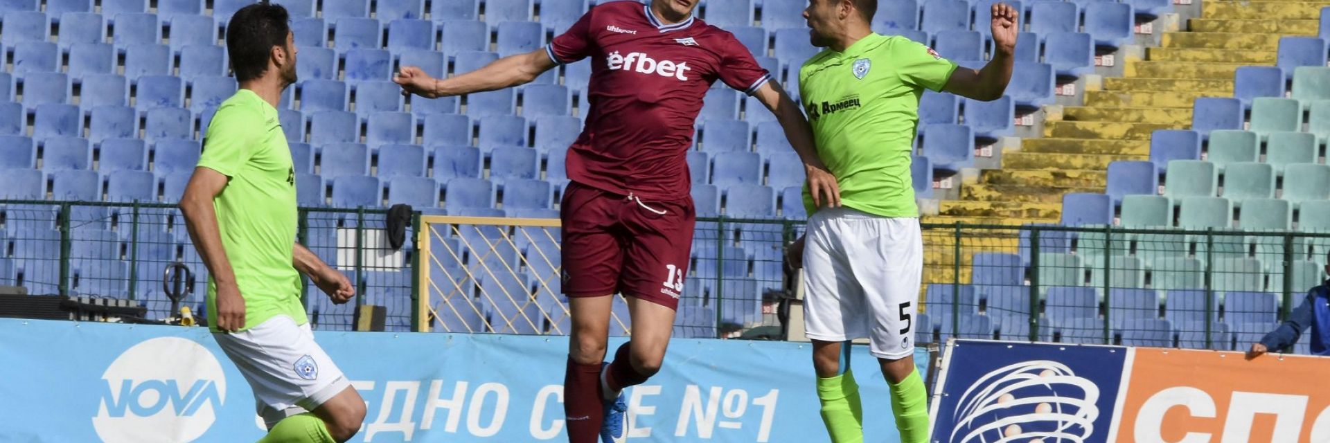 Странична ножица прати "моряците" на две крачки от Европа