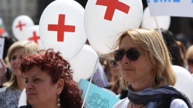Нужни са повече медицински сестри, отколкото лекари в България 