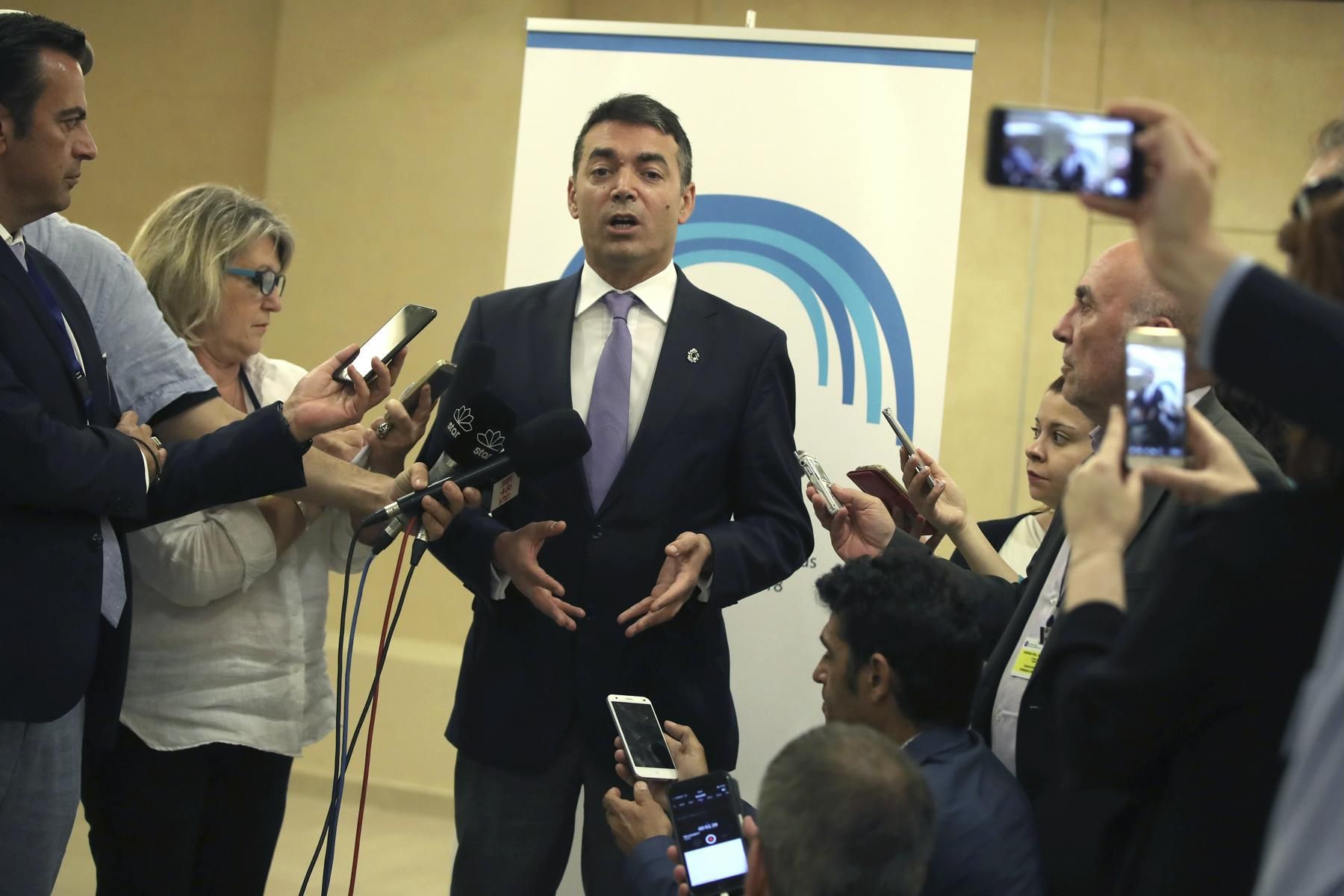 Македонският външен министър Димитров е оптимист за спора с Гърция