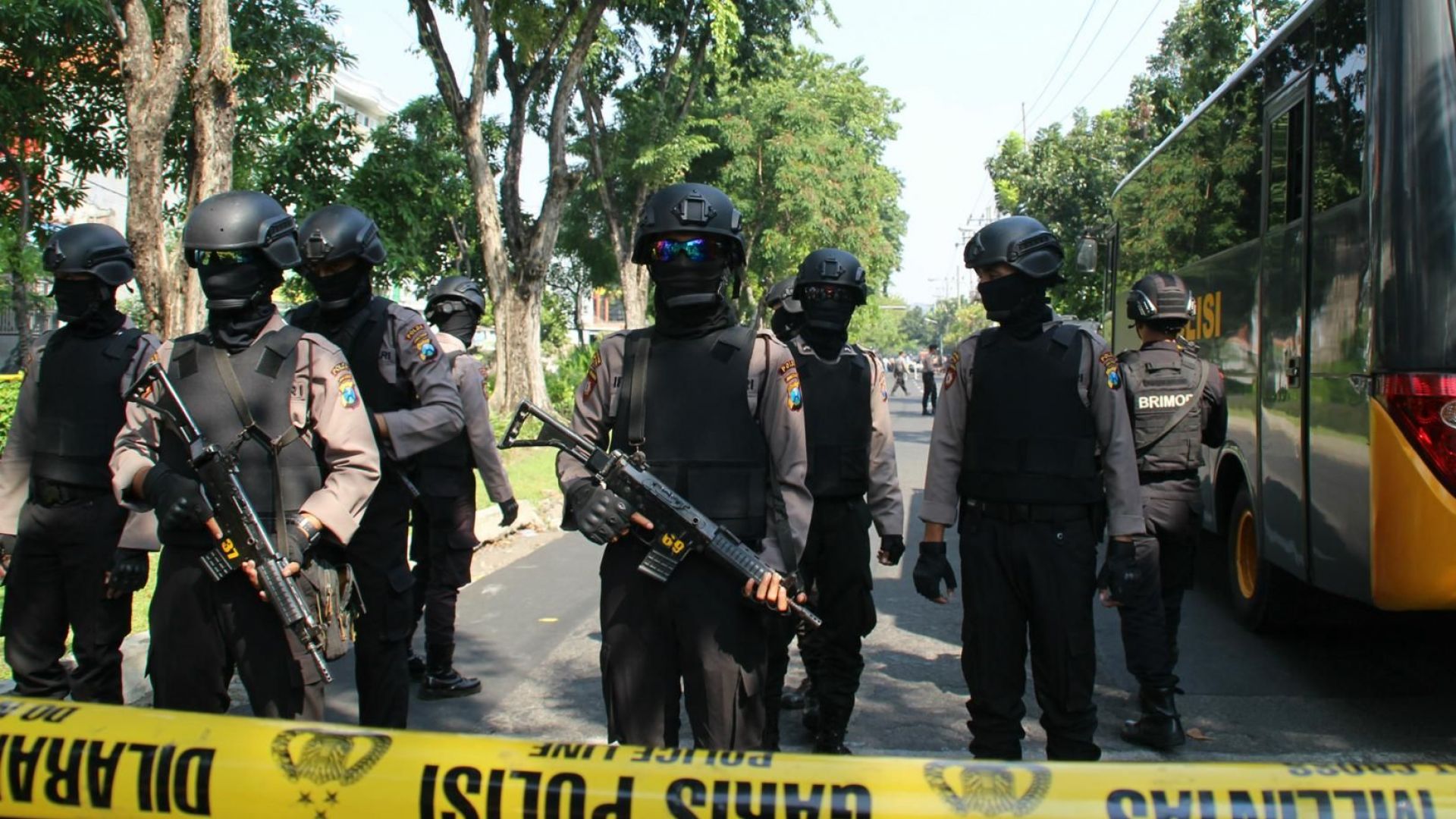 Кървави атентати и в Индонезия