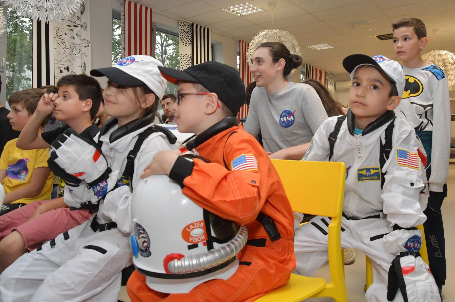 Американски астронавт се срещна с български деца-гении
