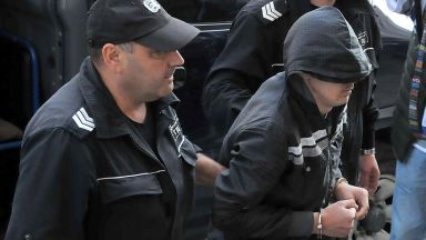 Замериха с яйца пред съда убиеца на 11-годишната Никол