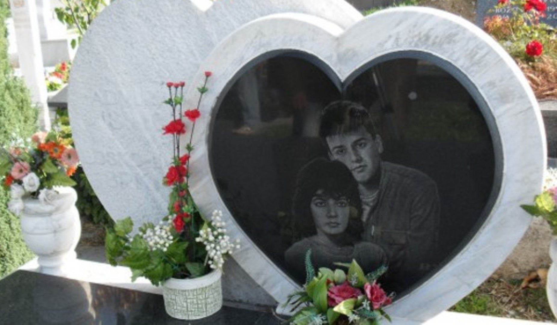 Гробът на Бошко и Адмира