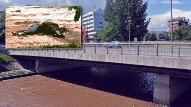 Снайперист покоси Сараевските Ромео и Жулиета на моста Връбаня