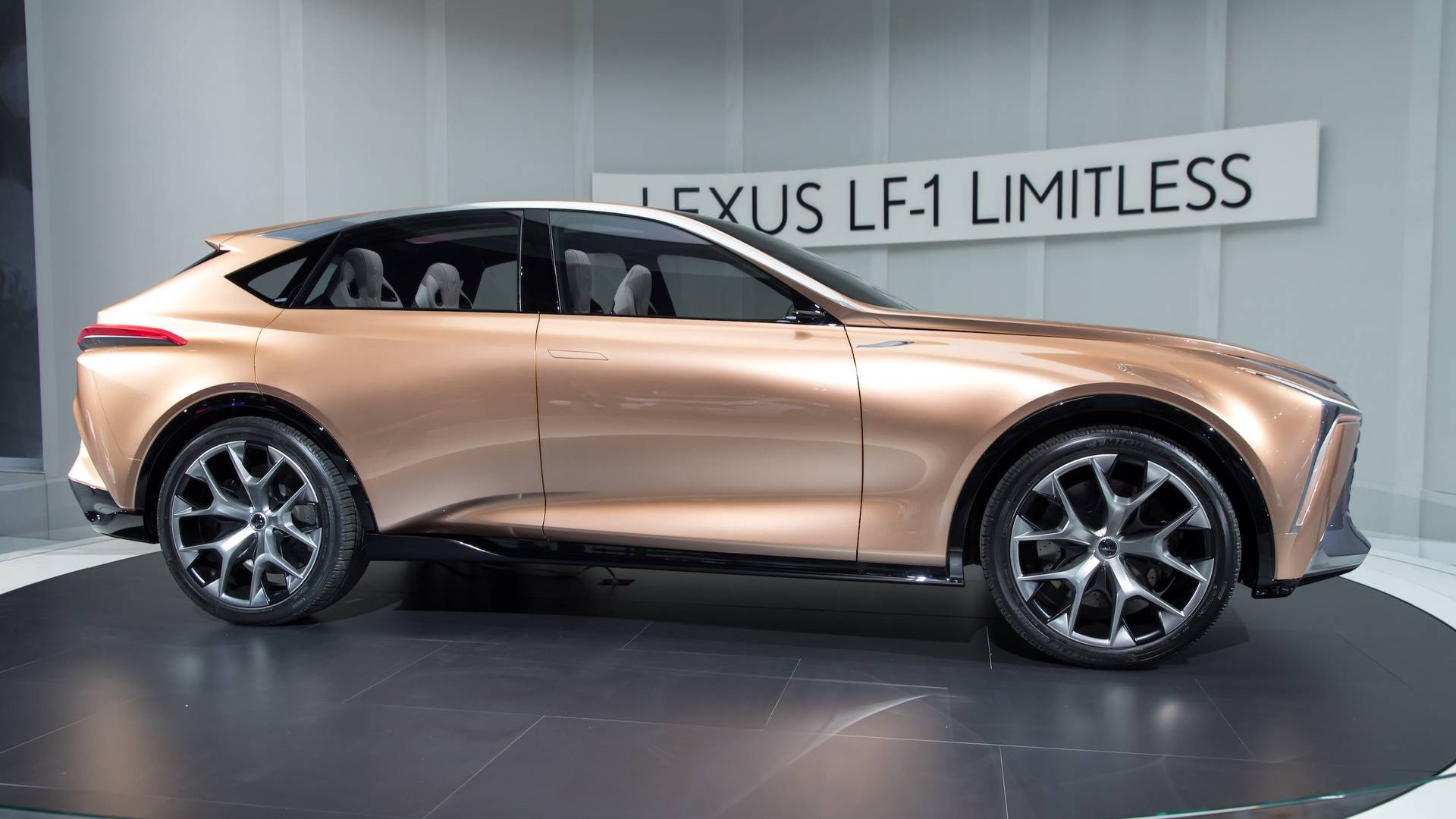 Най-големият кросоувър на Lexus ще се казва LQ