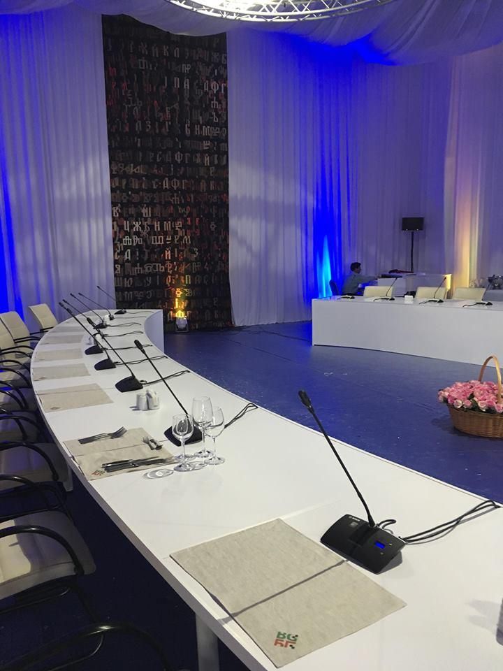 Залата, която ще посрещне лидерите на ЕС за неформална вечеря