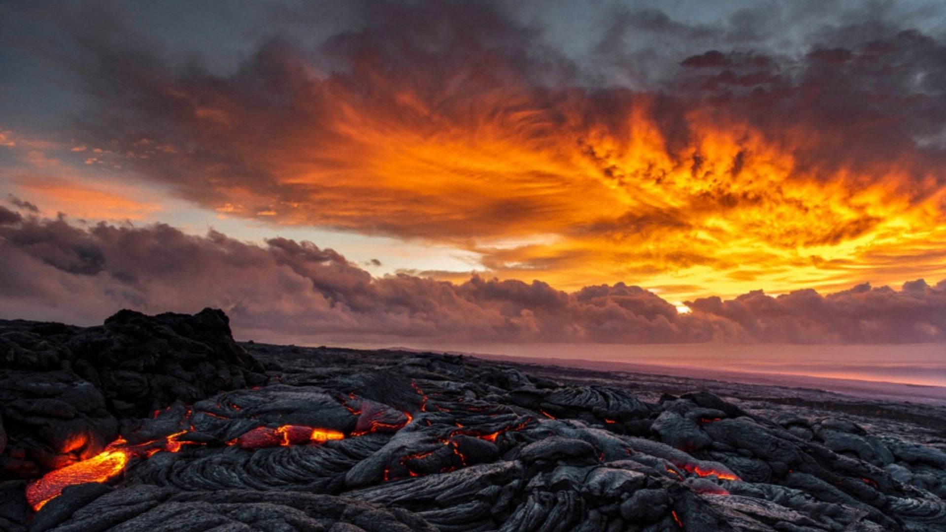 Защо хората живеят в близост до опасни вулкани?